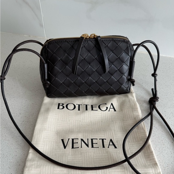 Bottega Veneta Intrecciato Nappa Leather Loop Pouch Bag in Fondant Brown - Picture 3 of 13